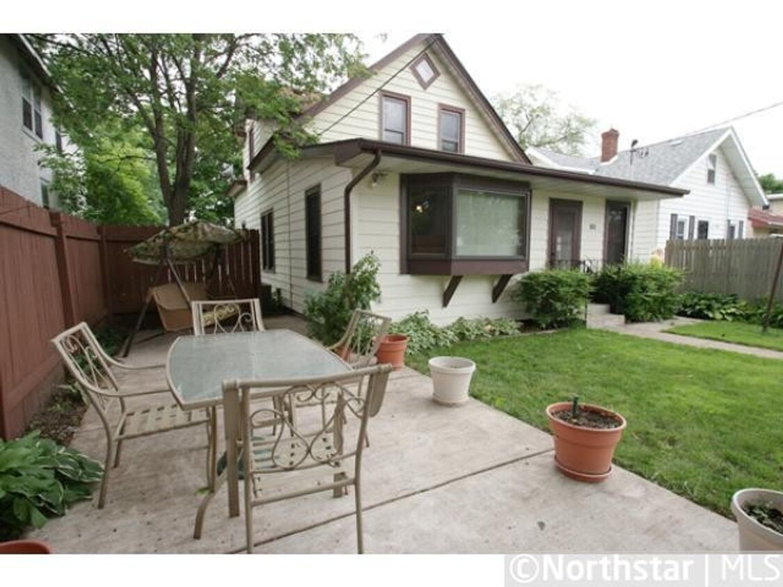 Foto principal - Great 4BD/2.5BA near UofM! AC, Dishwasher,...