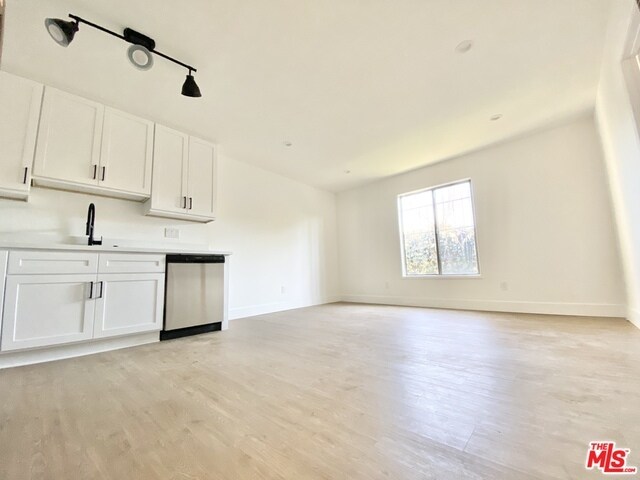 Building Photo - 1934 New England St