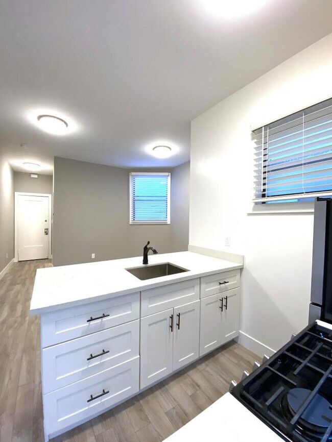 Building Photo - 1 bedroom in San Francisco CA 94115
