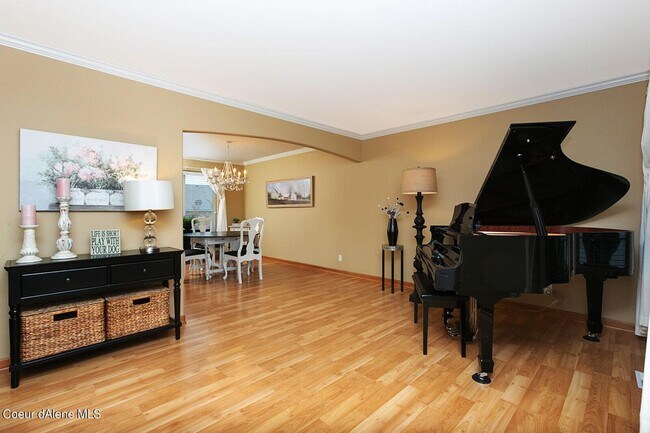 Foto del edificio - Spacious 5-Bedroom Coeur d'Alene Place Home with Theater Room