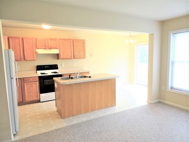 Building Photo - 103 Pepperton Ct