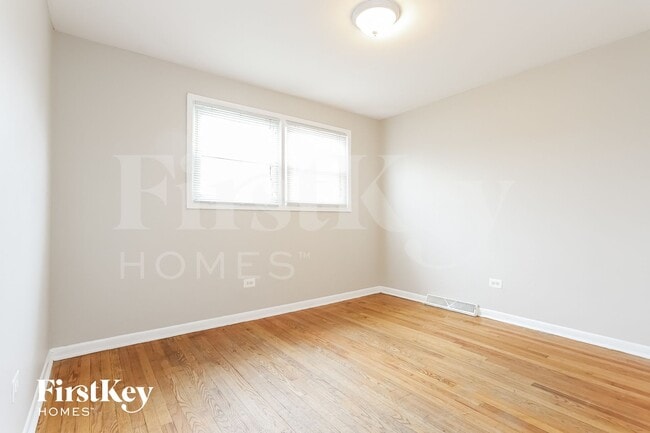 Building Photo - 3028 W 141st St