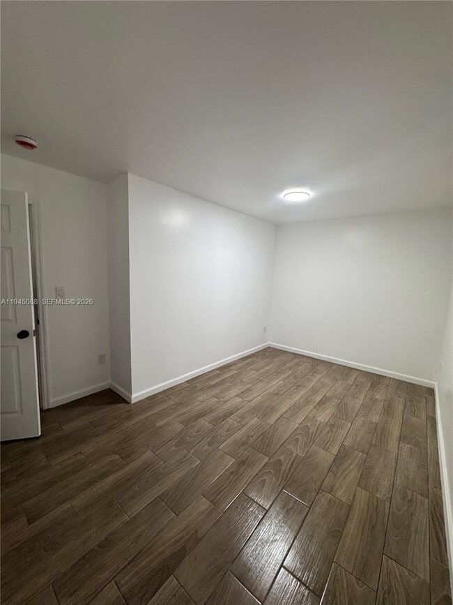 Foto del edificio - 617 NW 3rd Ave