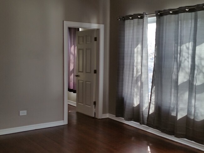 Foto del edificio - 1303 W Pratt Blvd