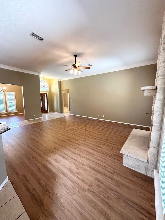 Foto del edificio - 4 Bed 3 Bath Ready to Rent ASAP!