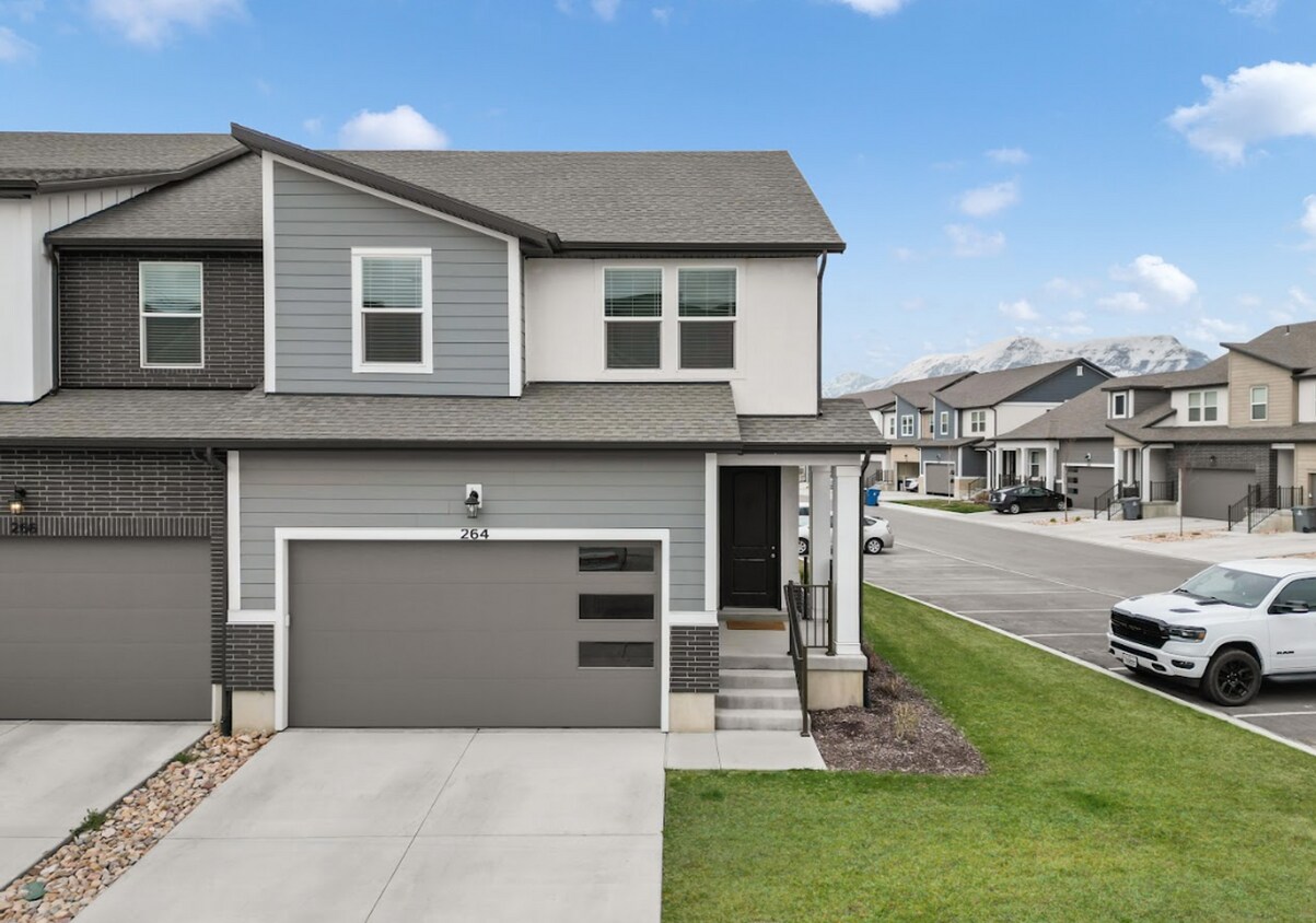 Primary Photo - Now Leasing: 4-Bed, 2.5-Bath Home in Viney...
