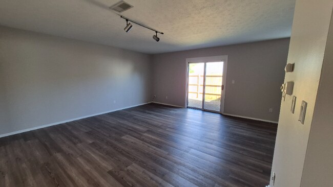 Foto del edificio - 1471 Eagle Highlands Dr