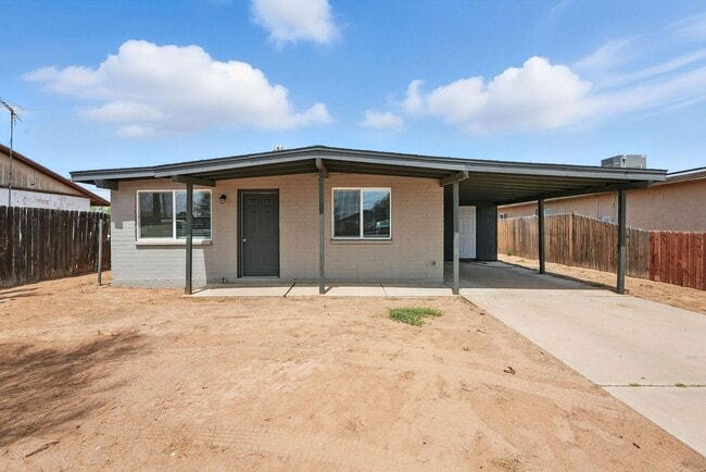 Building Photo - 3 Bed 2 Bath Coolidge Home