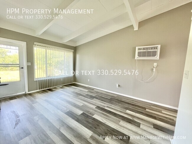 Foto del edificio - 883 Bryant Ave