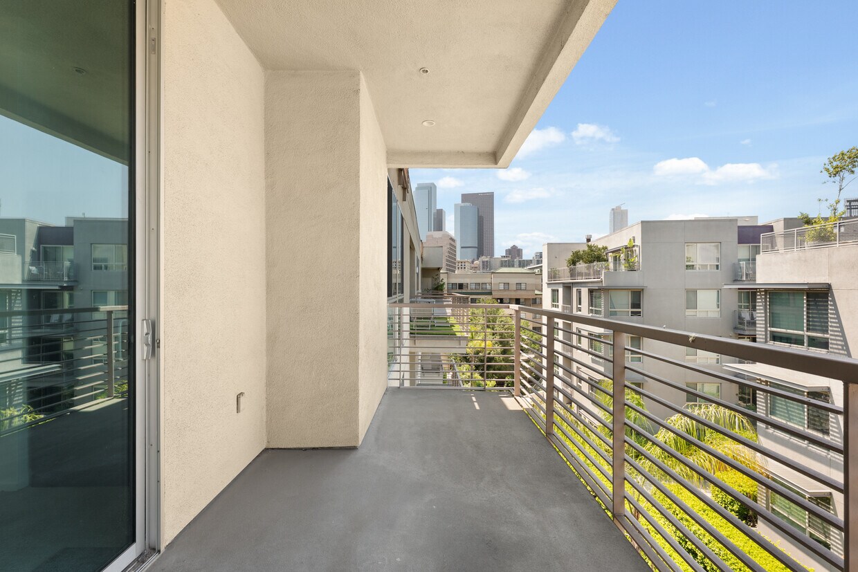 Foto principal - 267 S San Pedro St