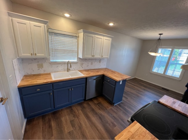 Building Photo - 3371 W Erie St