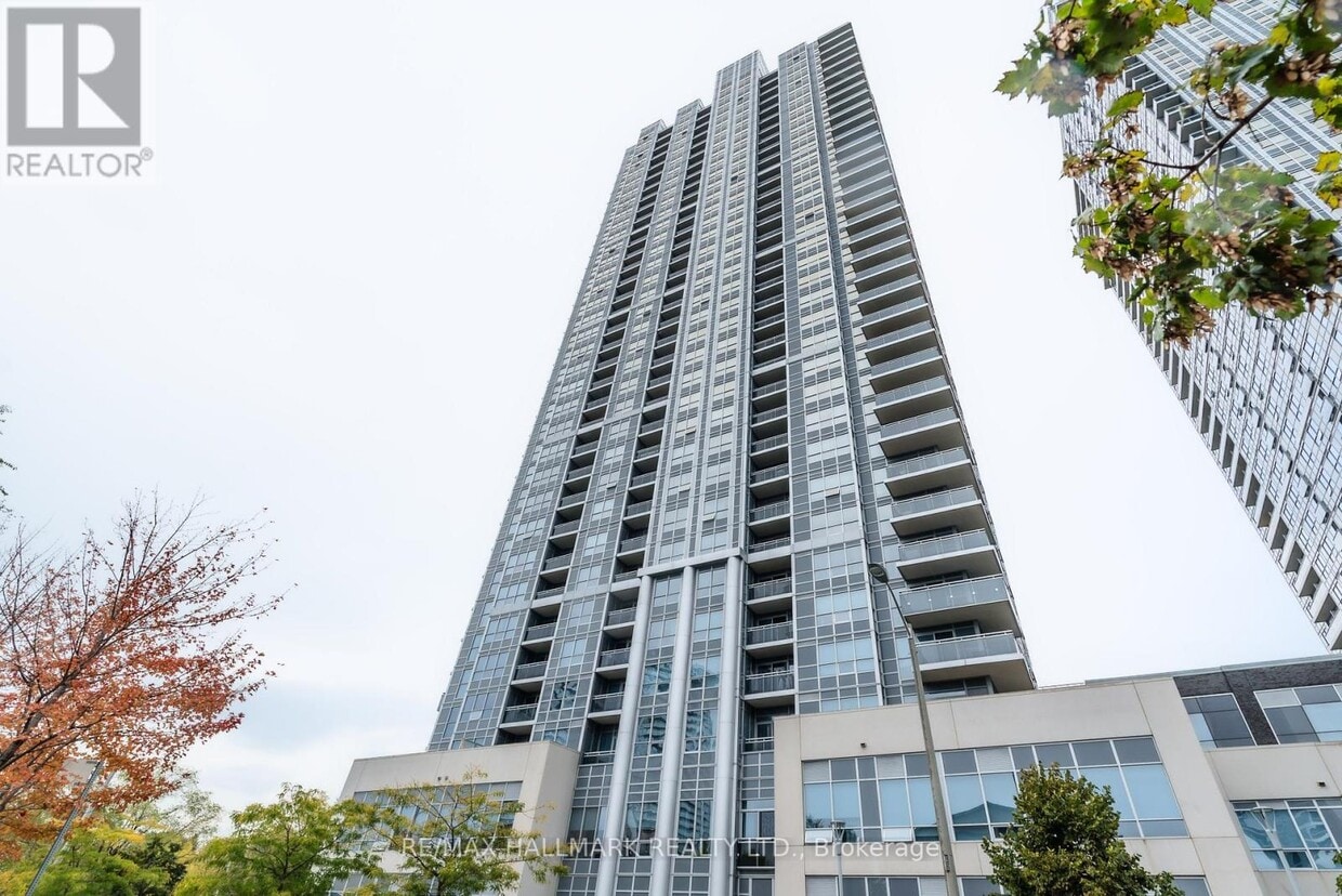 Primary Photo - 275 Village Green Square