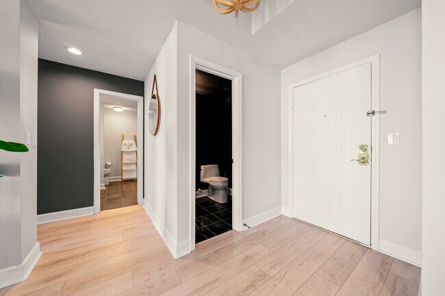 Building Photo - 2870 Pharr Ct S Northwest