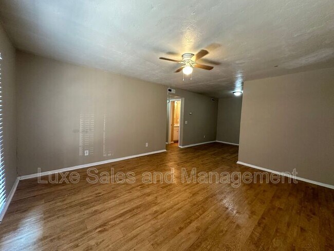Photo - 6016 NW Expressway Apartment