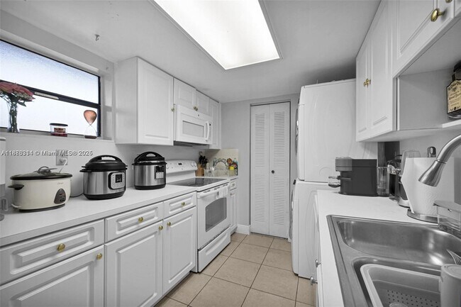 Foto del edificio - 6320 SW 138th Ct