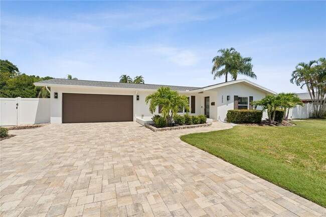 Foto del edificio - 3800 Bayshore Blvd NE