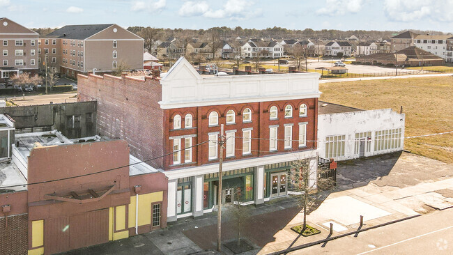 Building Front Facing Southwest - 915 High St