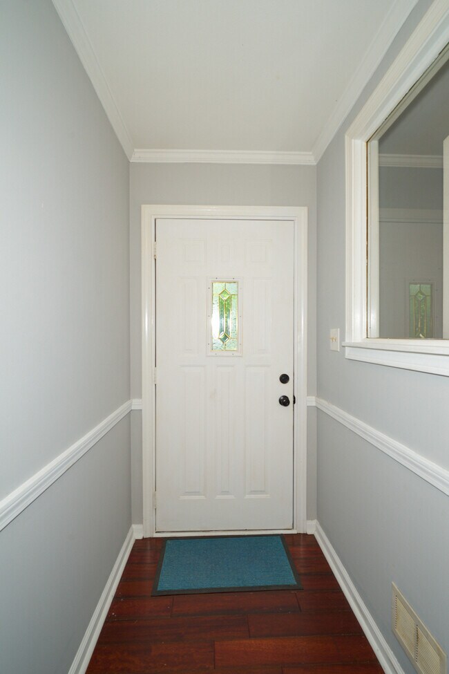 Building Photo - 9803 Lakewood Dr W