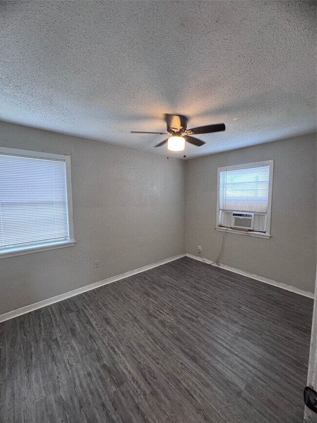 Foto del edificio - 1610 Mystic St