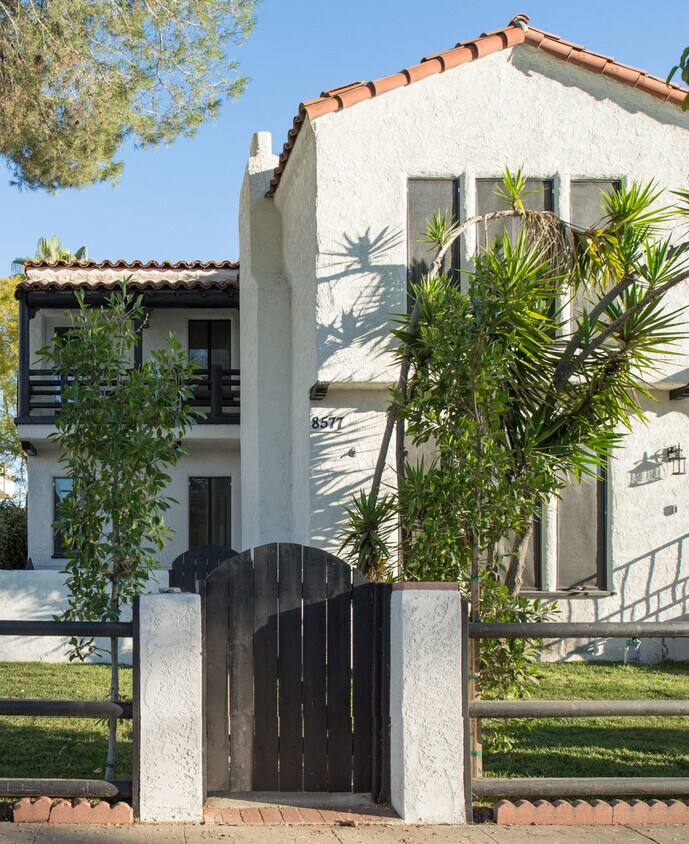 Foto principal - 8575 Horner St