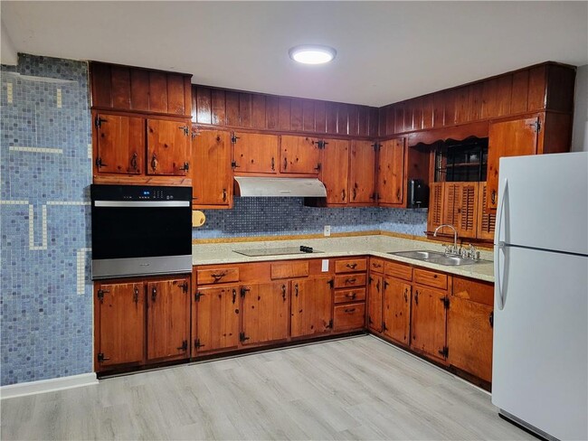 Building Photo - 2750 Headland Dr