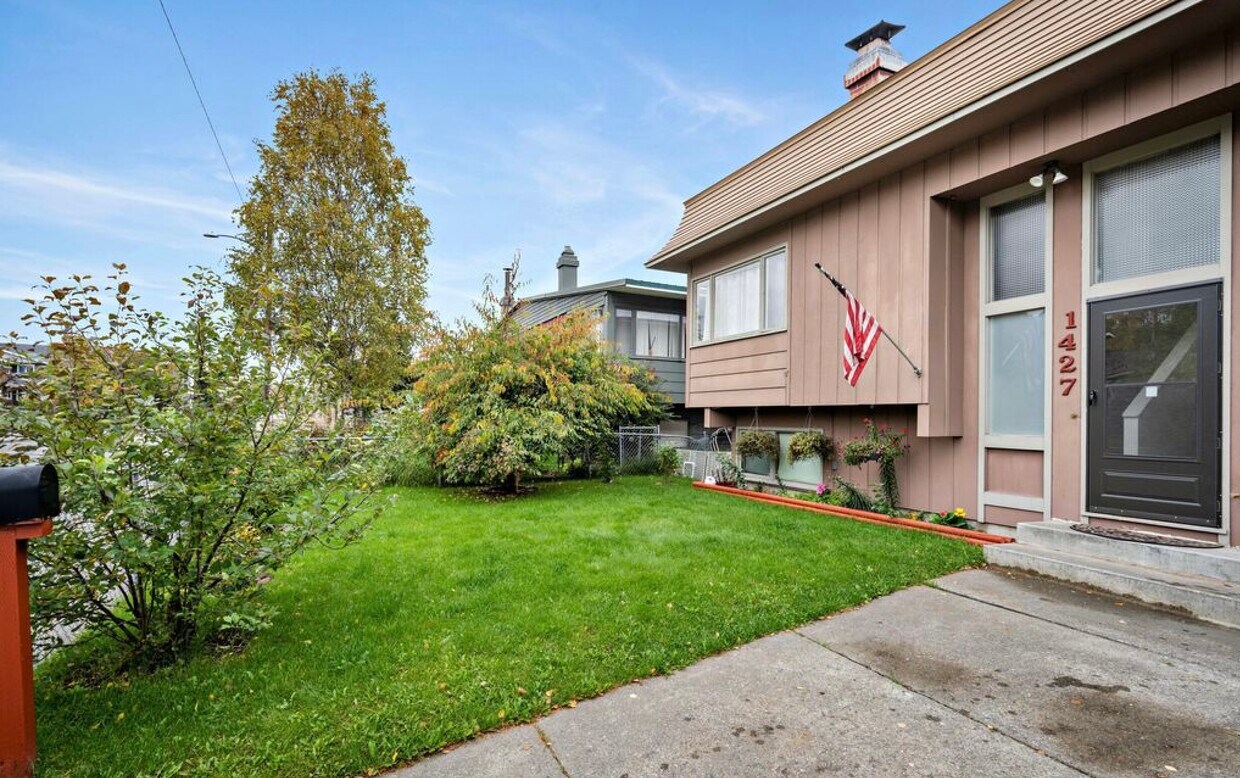 1427 Columbine St, Anchorage, AK 99508 Townhouse for Rent in