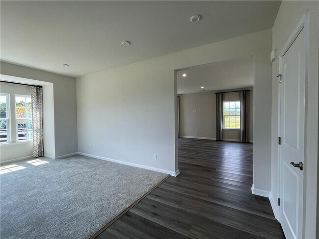 Building Photo - 105 Marchmont Dr