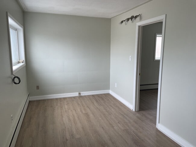 Building Photo - 172 Westmount St