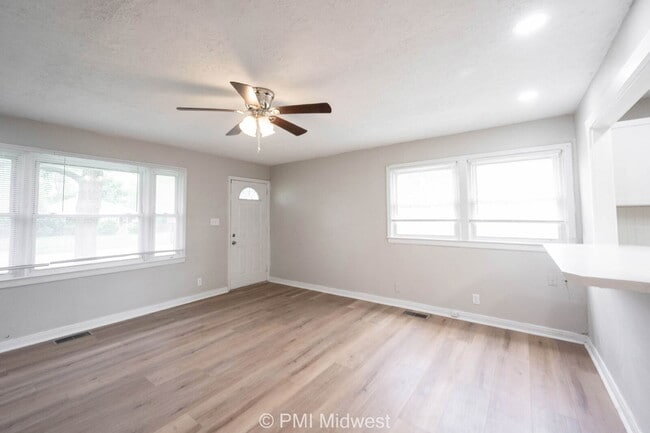 Building Photo - 4923 Barlow Dr