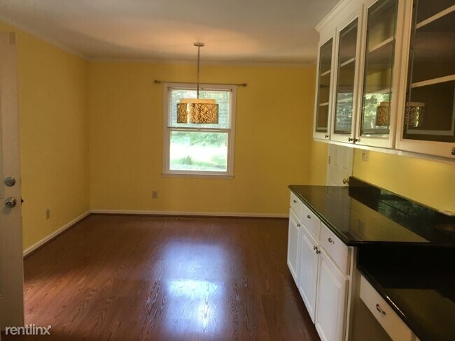 Building Photo - 3 br, 3 bath House - 4625 Gilmore Dr