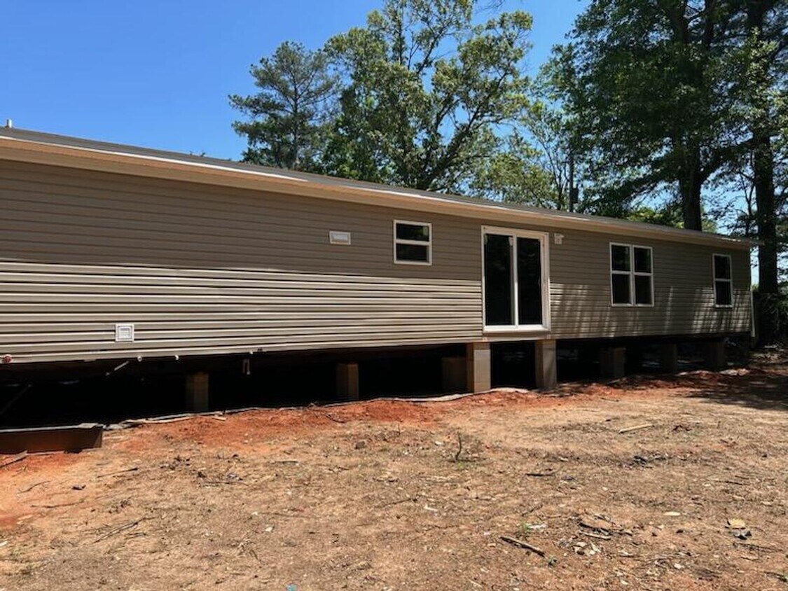 Building Photo - Now Leasing-accepting applications-Hart Co...