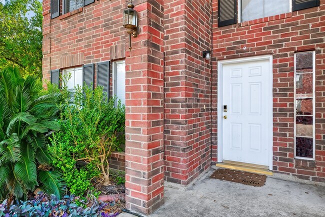 Foto del edificio - 8366 Golf Green Cir