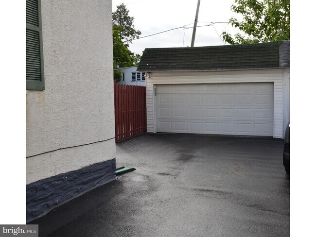 Building Photo - 215 Williams Rd