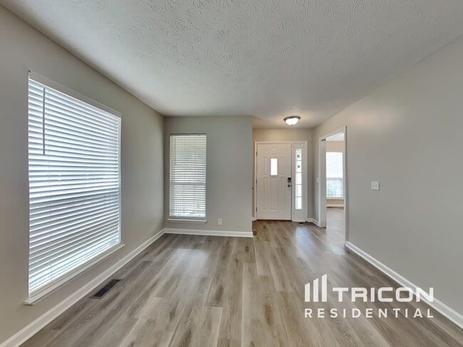 Foto del edificio - 3101 Chateau Valley Dr