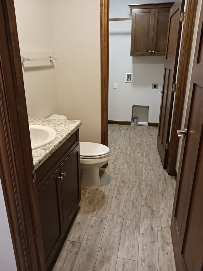 Half bath & laundry room - 1338 Moon Ridge Ct