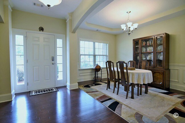 Building Photo - 10241 Sable Oaks Dr