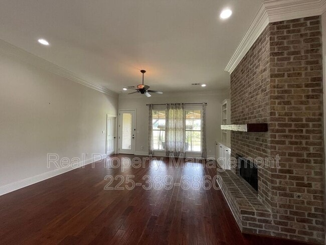 Foto del edificio - 10950 Hillpark Ave