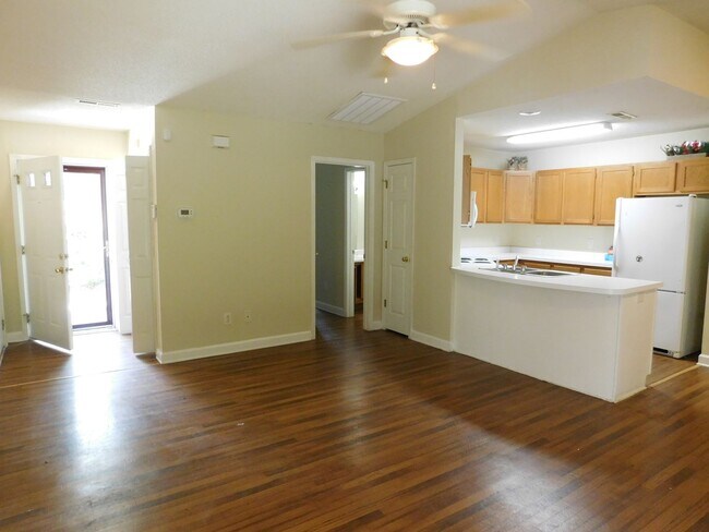 Building Photo - 207 Tobiano Dr