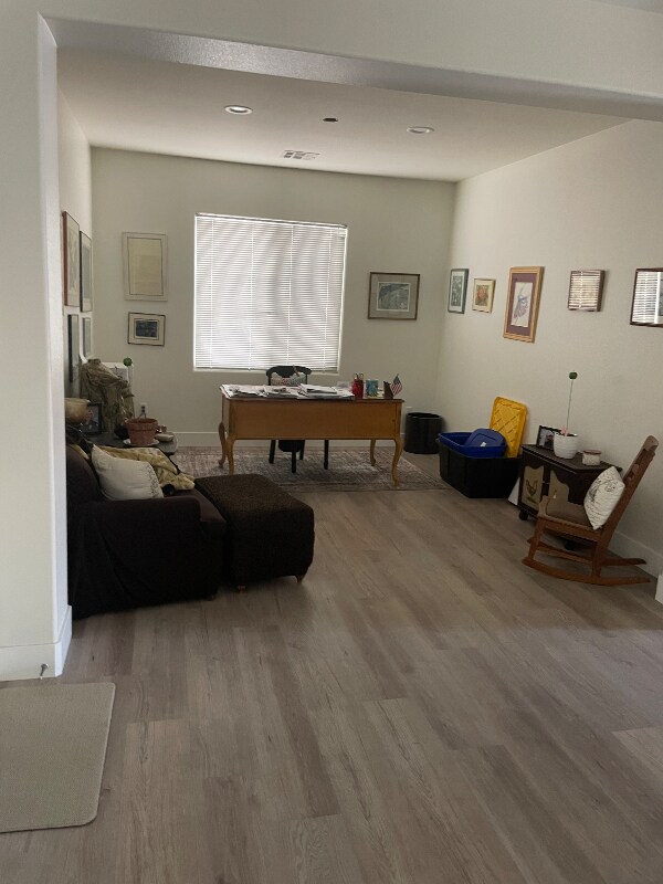 Building Photo - 8308 Lambtin Quay Ave