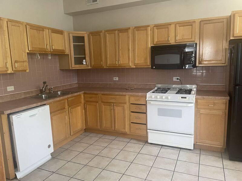 Foto principal - 902 N California Ave