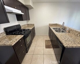 Building Photo - 1335 N Elderberry Ave