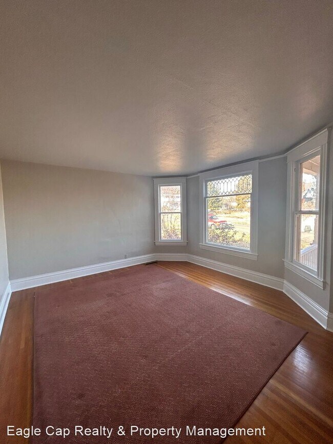 Building Photo - 4 br, 1.5 bath House - 804 O Ave.