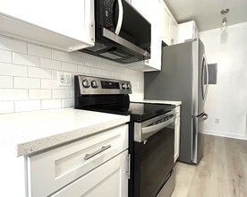 Building Photo - 5335 Yarmouth Ave