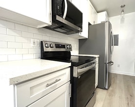 Building Photo - 5335 Yarmouth Ave