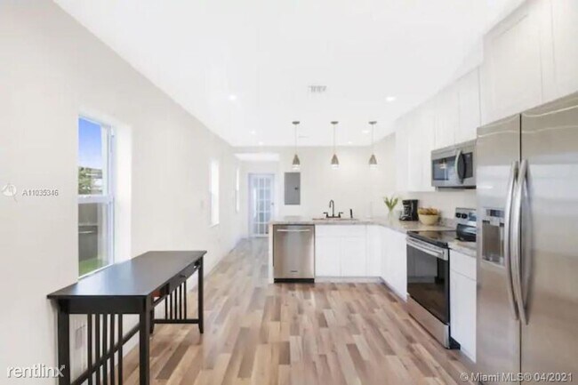 Foto del edificio - 4 br, 3 bath House - 1450 SW 20th Ave # 1450