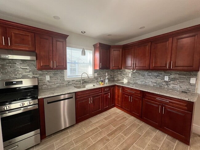 Building Photo - 10 Cady Ave