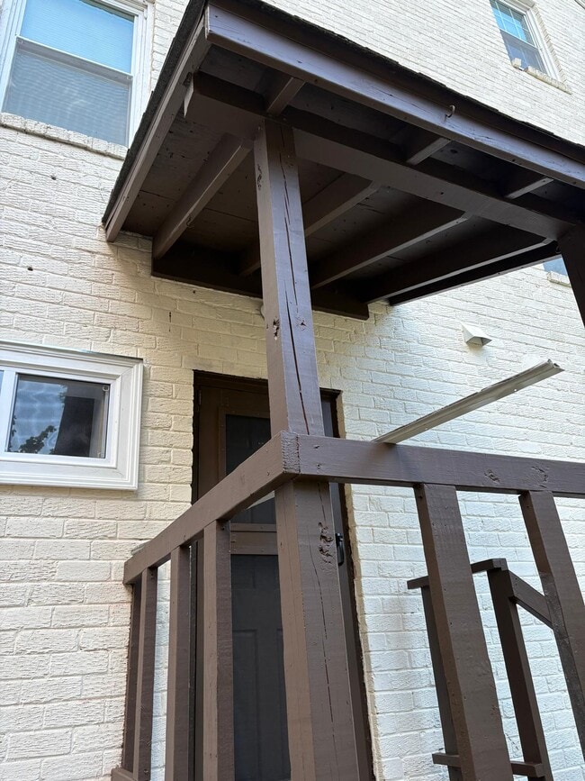 Building Photo - 233 Kinsey Ct NE
