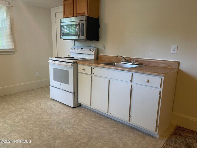 Building Photo - 143 Chaney Ave