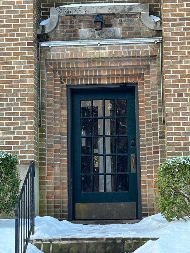 Photo - 1300 Everett Ave Apartment