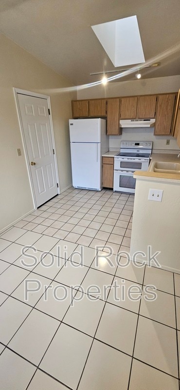 Building Photo - 4541 N Sauter Dr E